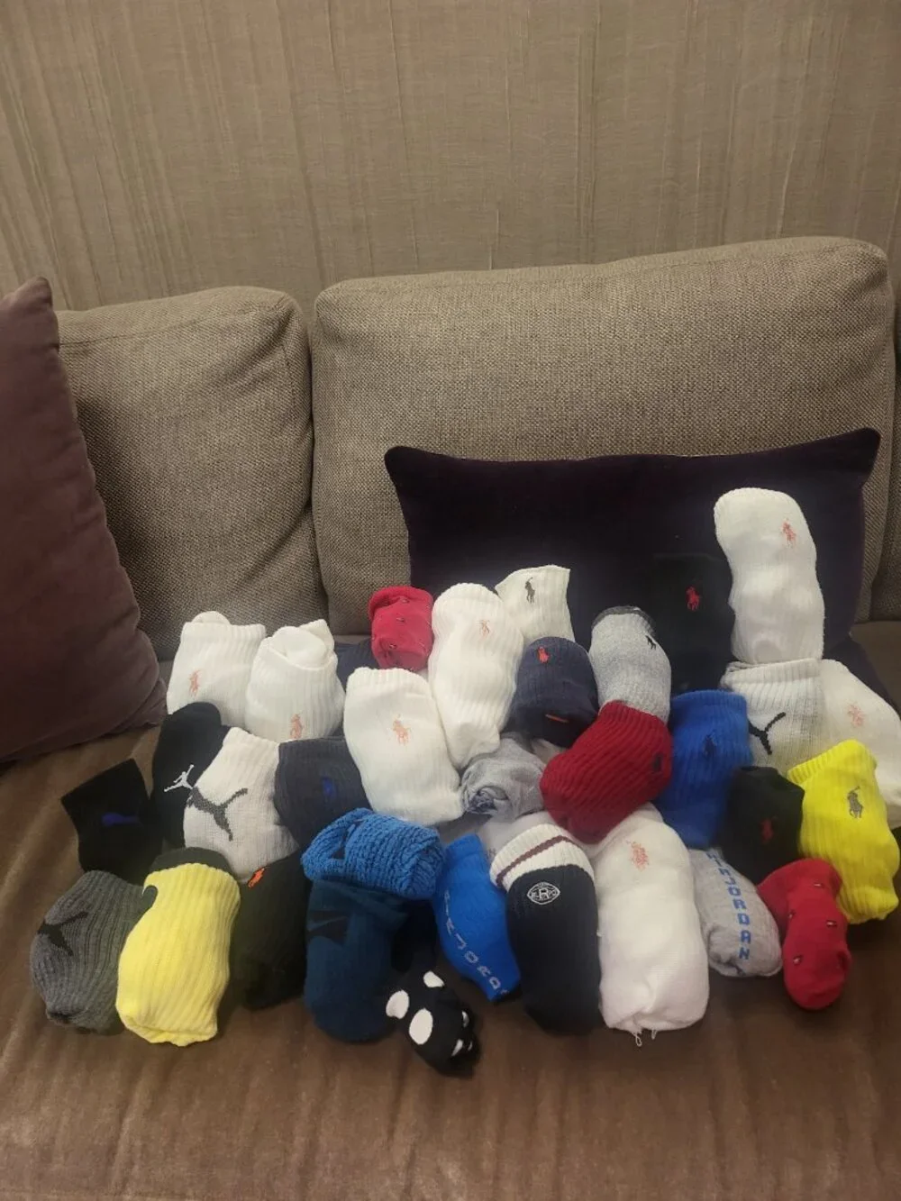 42 pairs of socks in a variety of sizes - Picture 4 of 4